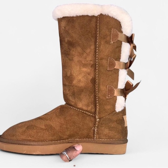 LUXURIOUS  FASHION BOOT NIB  NOT UGG Chestnut Boots with Satin Bows - Picture 1 of 3